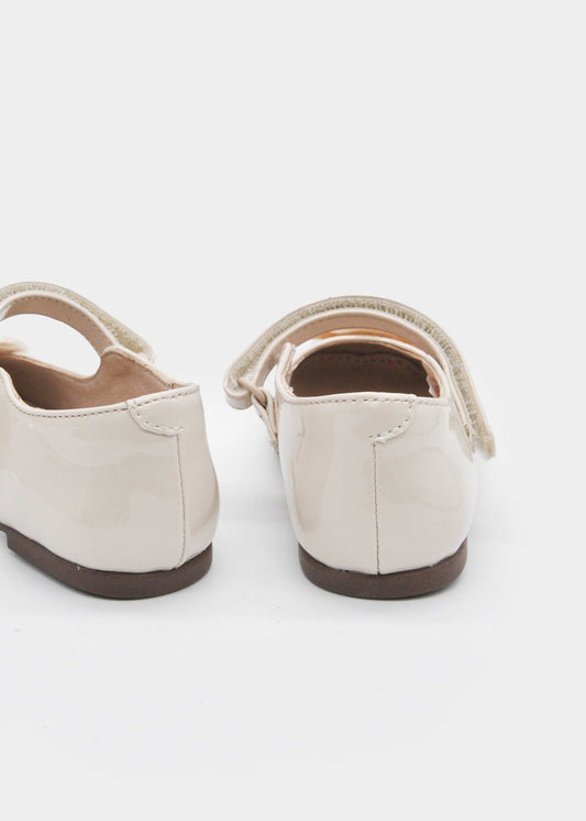 Girls' patent leather Mary Janes with a flower