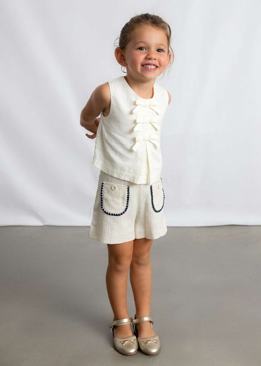 Girls' trousers with pockets