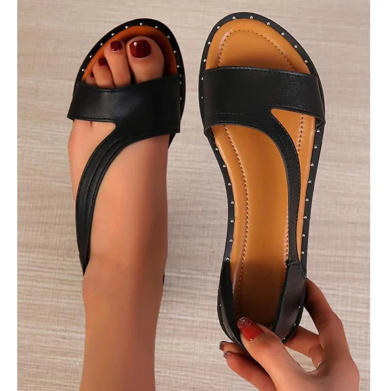 Fischmaul-Niet-Sandalen mit offener Zehenpartie