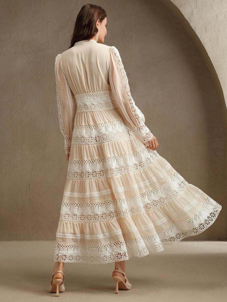Maxikleid im French-Fashion-Palace-Stil mit Cut-outs und weicher Spitzenborte