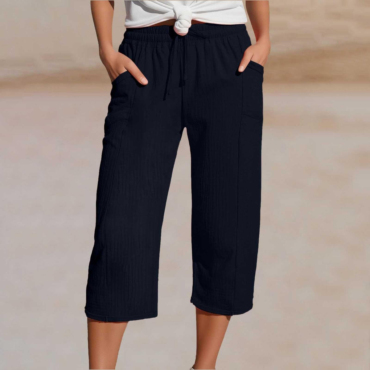 Einfarbige Shorts aus Baumwoll-Leinen-Mix mit Falten für Damen