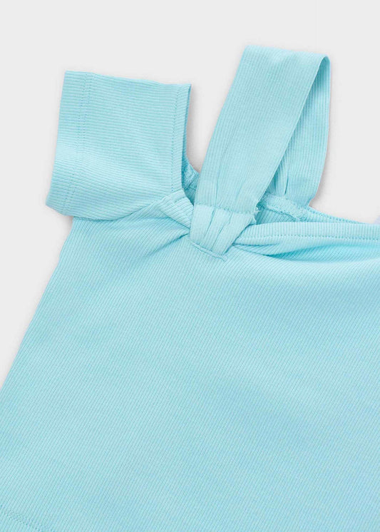 Asymmetric t-shirt girl