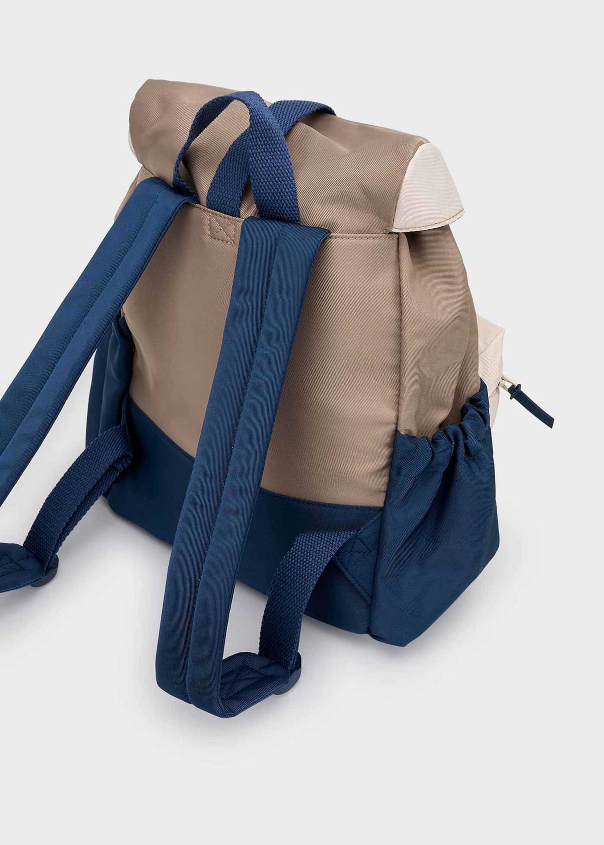 Rucksackjunge