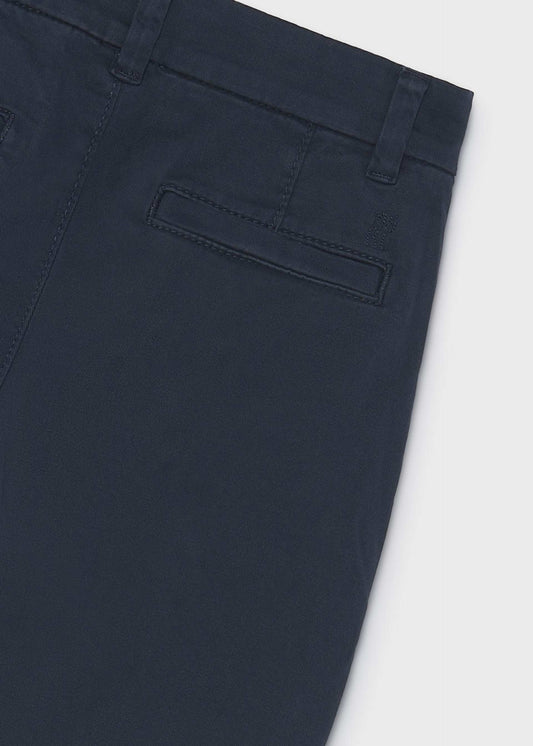 Einfache Chinohose für Jungen