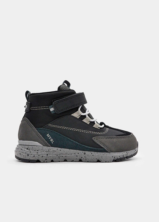 Boy boots