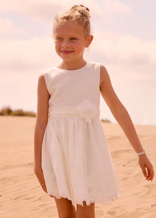 Formal dress with lace details for girls