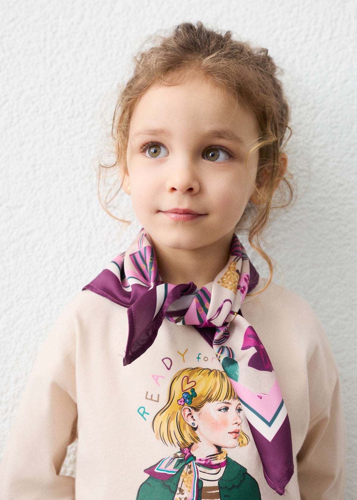 Girl t-shirt with scarf