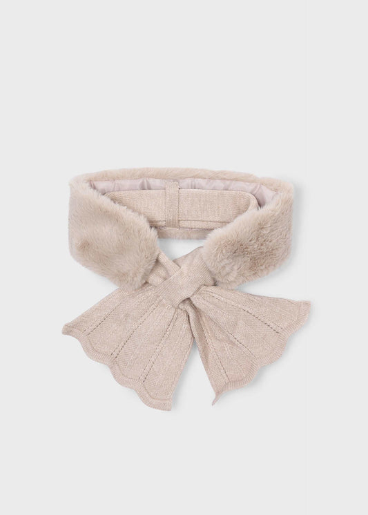 Girls' knitted scarf