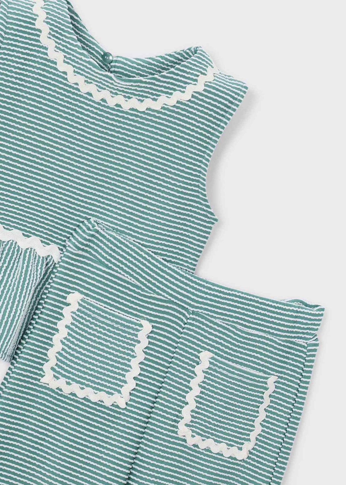 Girls' pants and T-shirt set