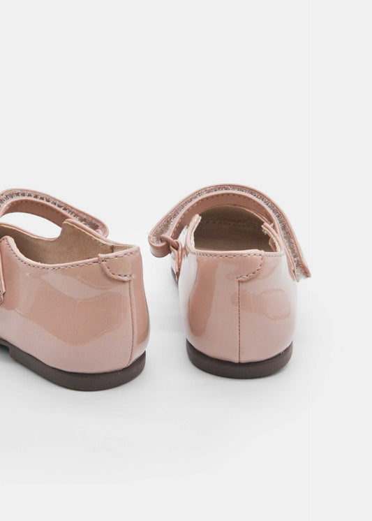 Girls' patent leather Mary Janes with a flower