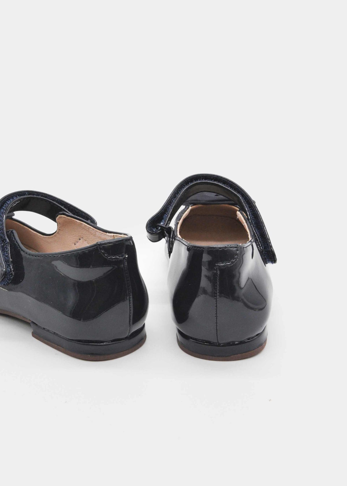 Girls' patent leather Mary Janes with a flower