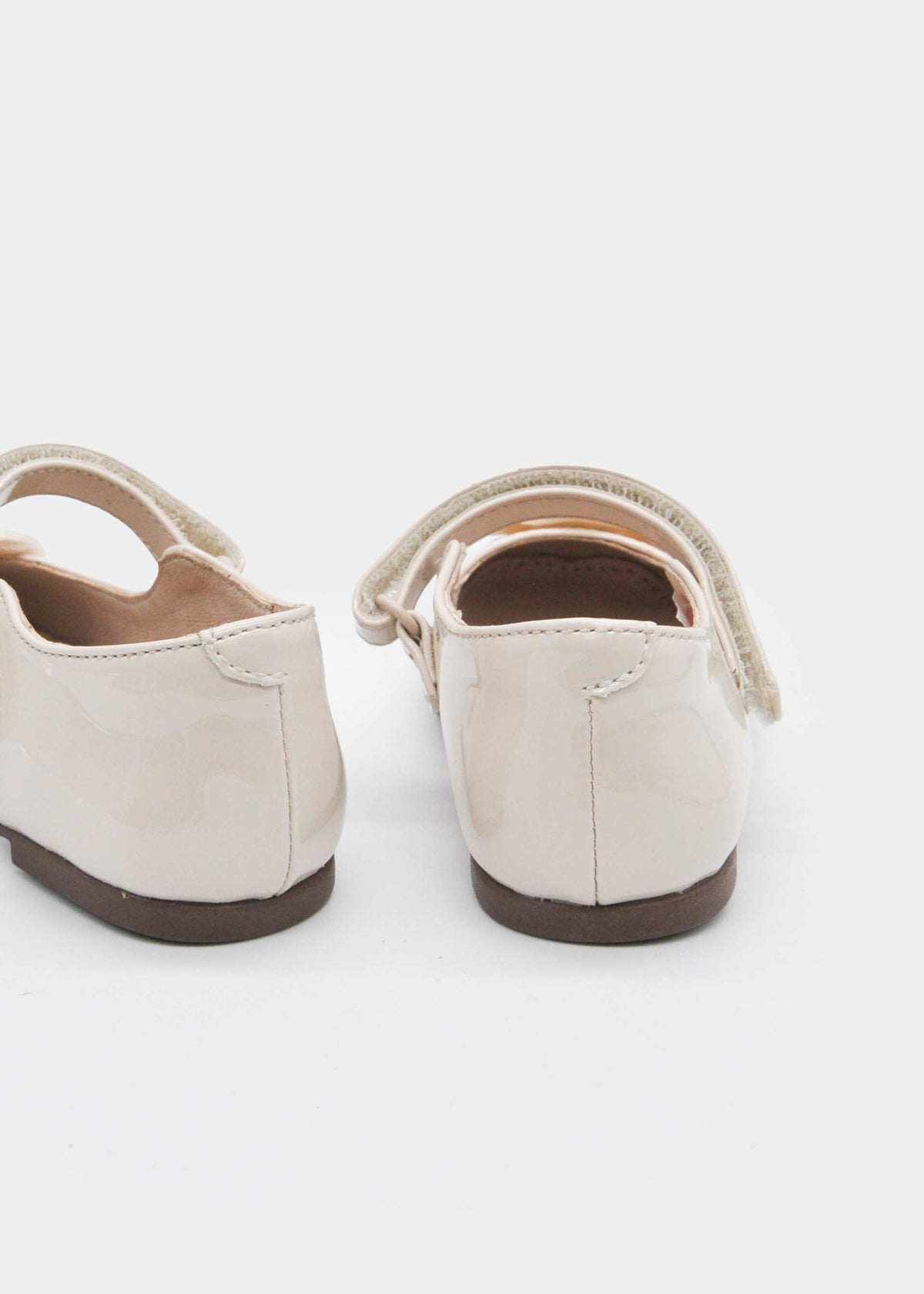 Girls' patent leather Mary Janes with a flower