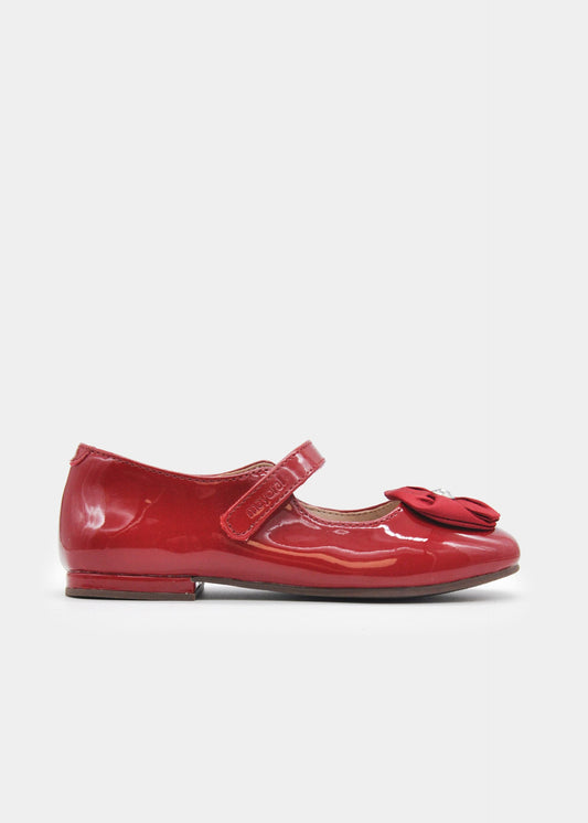Girls' patent leather Mary Janes with a flower