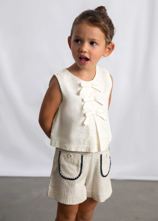 Girls' trousers with pockets