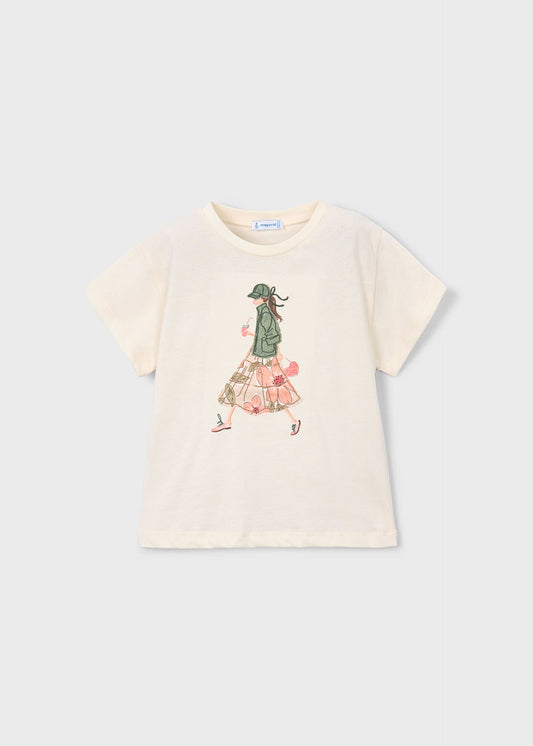 Graphic t-shirt girl