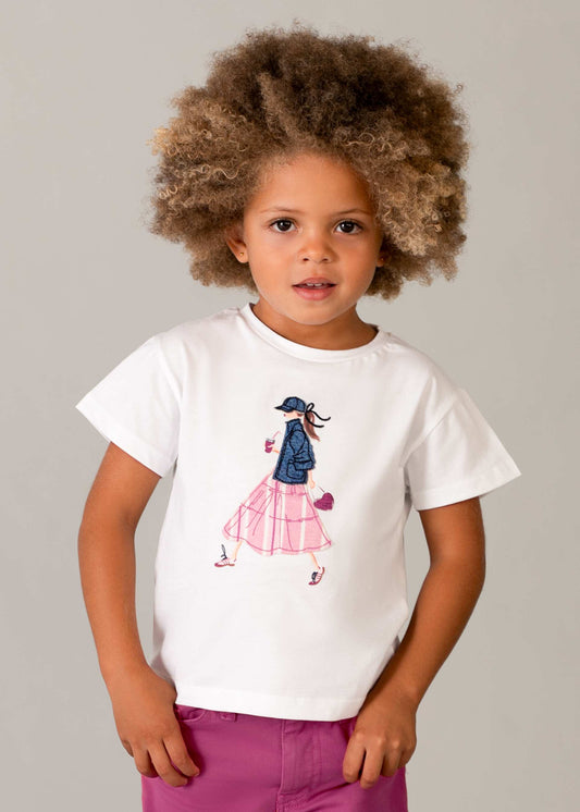 Graphic t-shirt girl