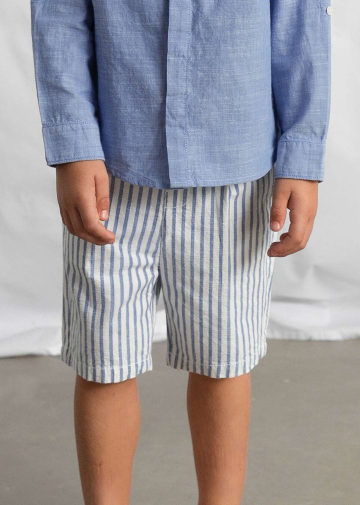 Set aus langärmeligem Leinenhemd und Bermudashorts für Jungen